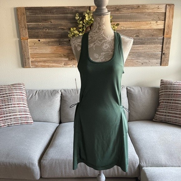 NWT Outdoor Voices RecMesh Dress - Evergreen - Picture 3 of 12